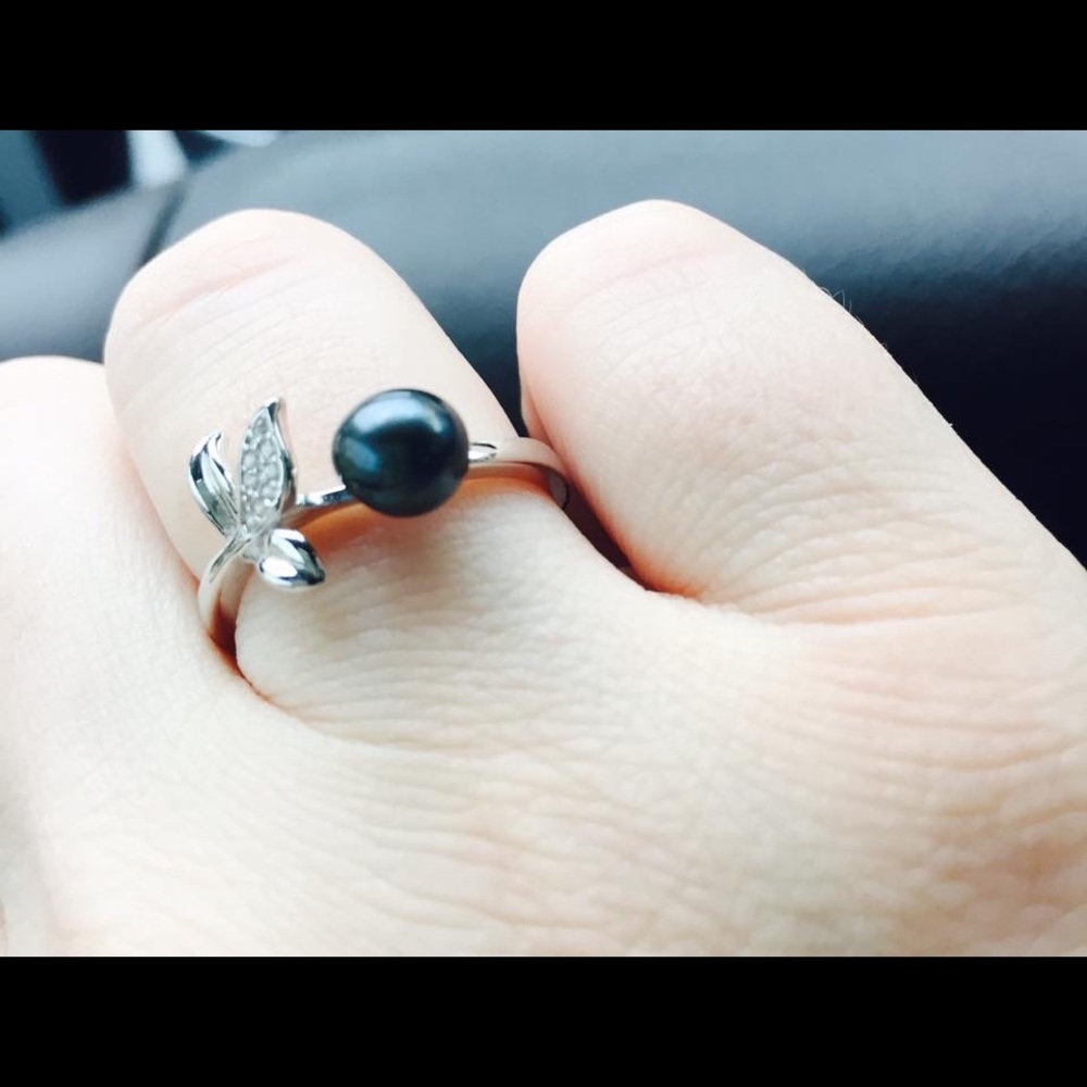 Vantel Pearls Grow Strong ring, size 8